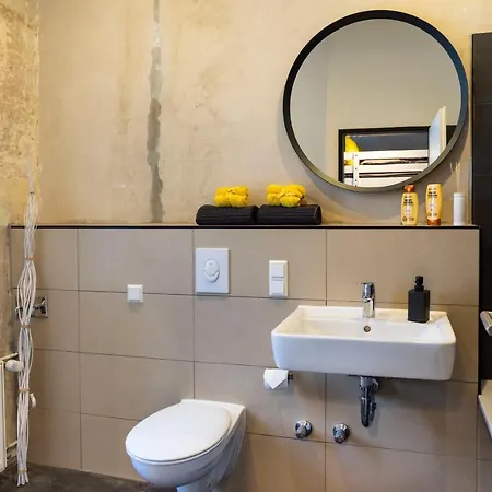 Shabby Chic +freshly Furnished +self Check-in Apartment Berlin